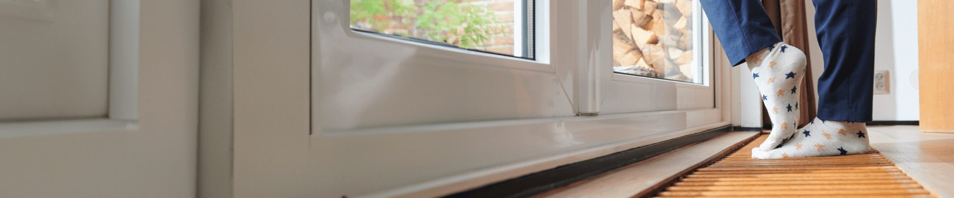 Sokken met sterren op de verwarming