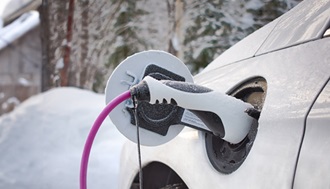Met een elektrische auto op wintersport