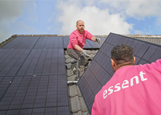 Zonnepanelen op leien dak