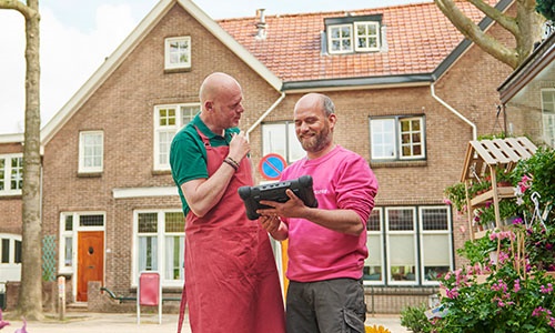 Persoonlijk advies dat bij je bedrijf past schilder voor huis met adviseur van essent