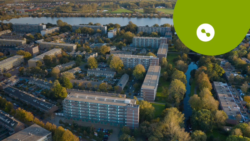 Appartementencomplexen en huizen van bovenaf gefotografeerd
