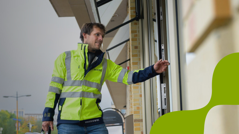 Essent-medewerker belt aan