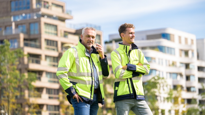 Medewerkers van Essent bij de Brinktoren