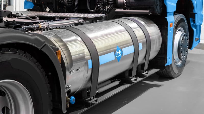 Vrachtwagen met waterstoftank.