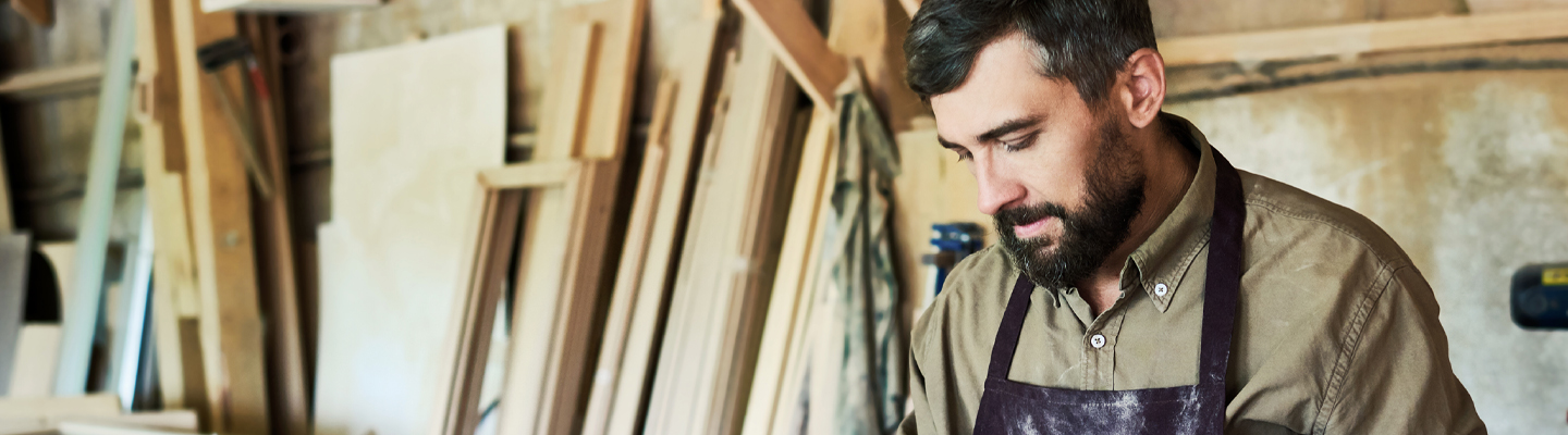 Timmerman aan het werk